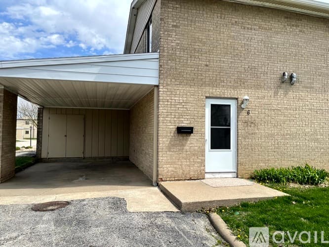 Pekin House: 6 Florentine Ct