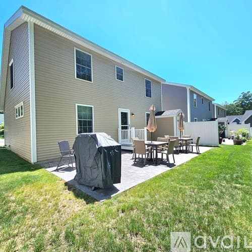 Old Orchard Beach House: 22 Trinity Wy