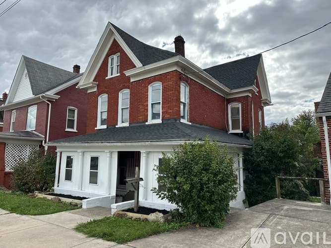 Roaring Spring House: 304 Poplar St