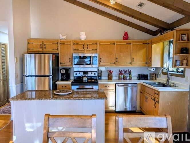 Dillard House: 842 Saddle Back Cir
