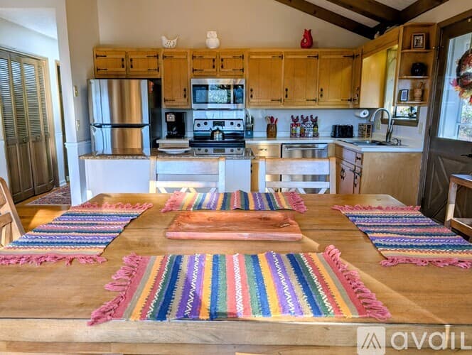 Dillard House: 842 Saddle Back Cir