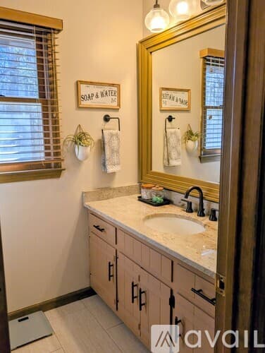 Dillard House: 842 Saddle Back Cir