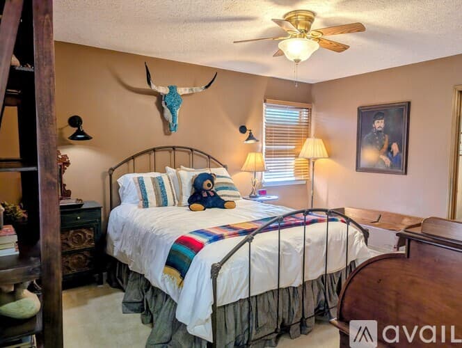 Dillard House: 842 Saddle Back Cir