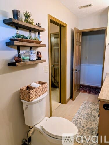 Dillard House: 842 Saddle Back Cir