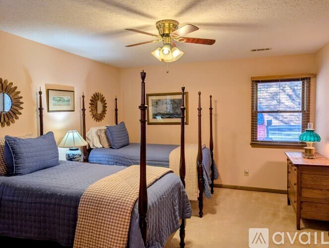 Dillard House: 842 Saddle Back Cir