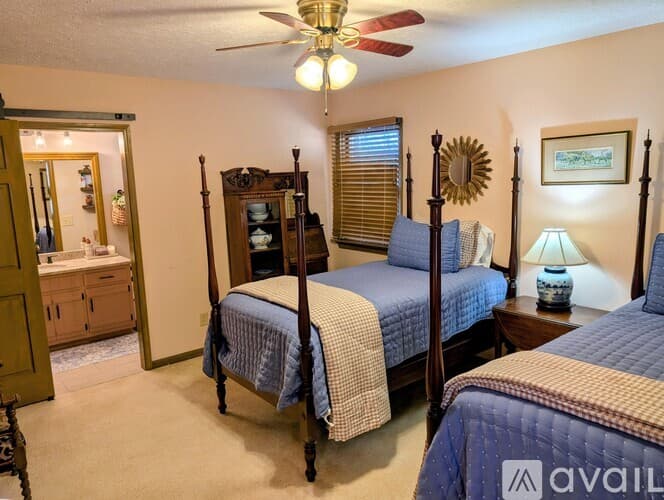 Dillard House: 842 Saddle Back Cir