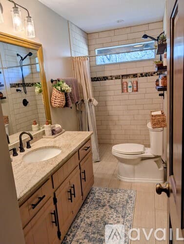 Dillard House: 842 Saddle Back Cir