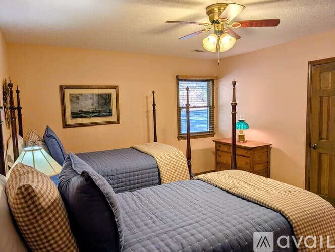 Dillard House: 842 Saddle Back Cir