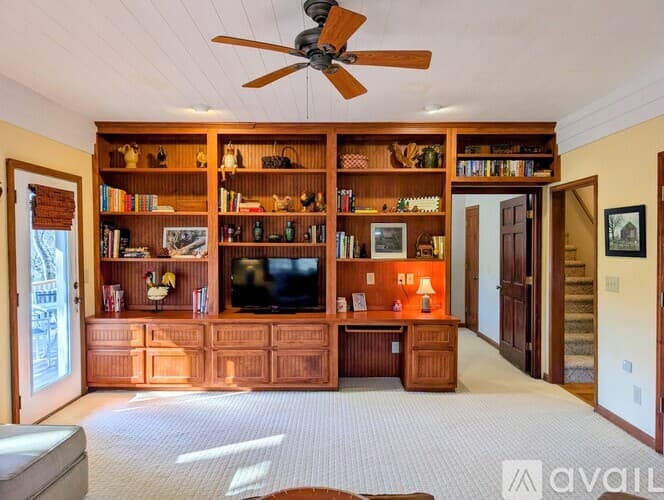 Dillard House: 842 Saddle Back Cir