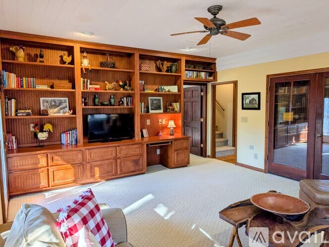 Dillard House: 842 Saddle Back Cir