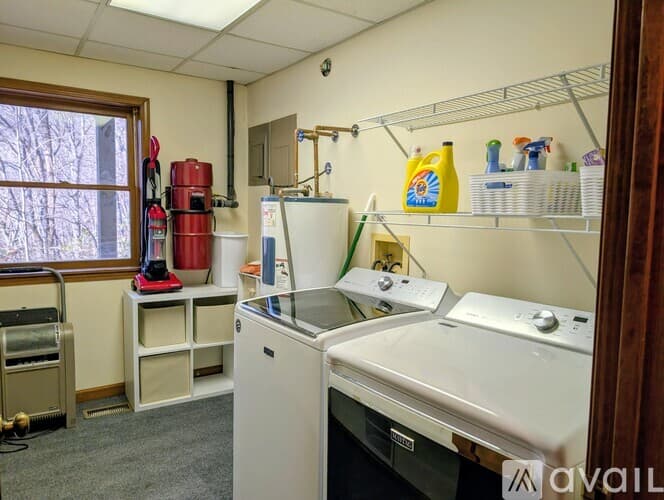Dillard House: 842 Saddle Back Cir