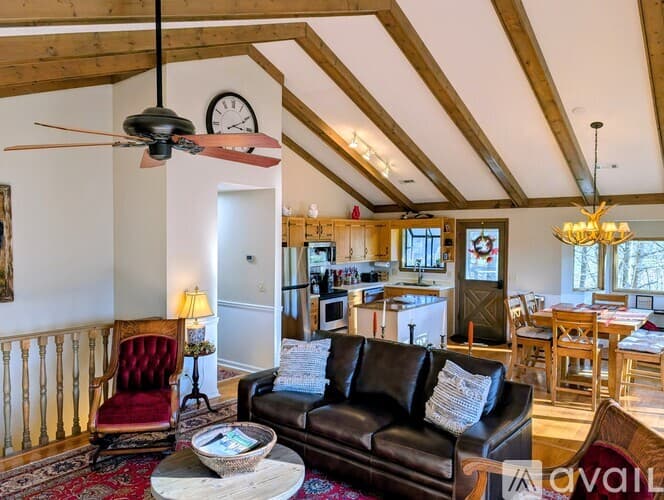 Dillard House: 842 Saddle Back Cir