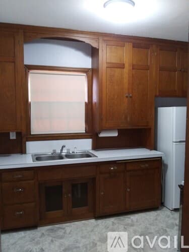 Dunnell House: 105 S Lindberg Ave