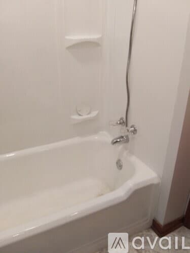 Dunnell House: 105 S Lindberg Ave
