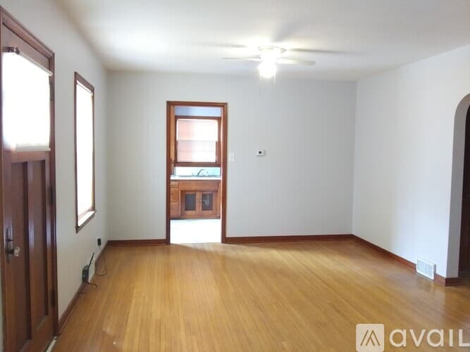 Dunnell House: 105 S Lindberg Ave