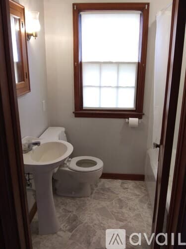 Dunnell House: 105 S Lindberg Ave