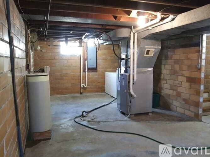 Dunnell House: 105 S Lindberg Ave