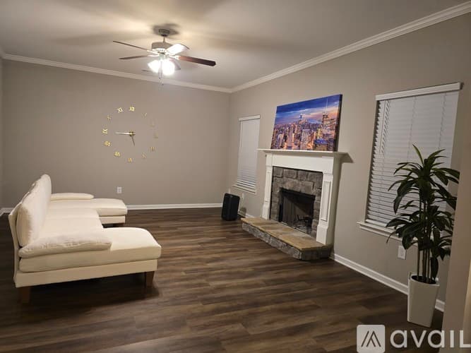 Dallas House: 159 Belmont Ln