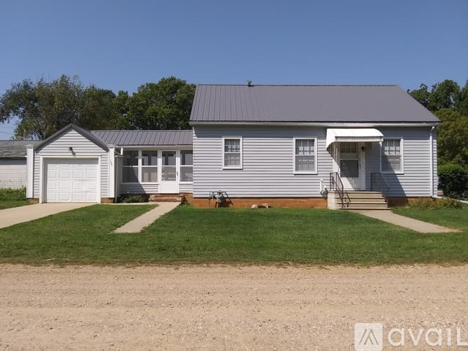Dunnell House: 105 S Lindberg Ave