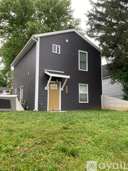 Washington Apartment: 624 W Main St
