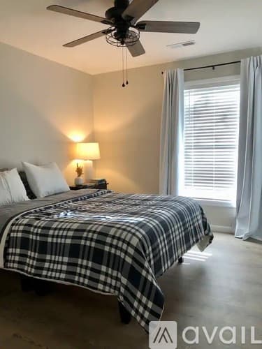 Washington Apartment: 624 W Main St