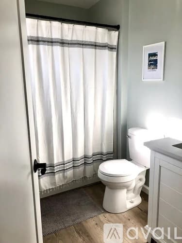 Washington Apartment: 624 W Main St