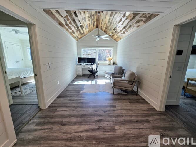 Clayton House: 151 Timpson Cove Rd