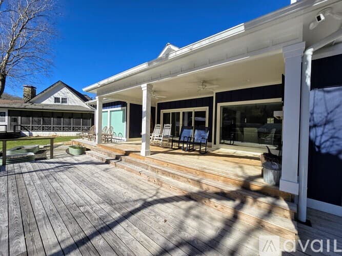 Clayton House: 151 Timpson Cove Rd