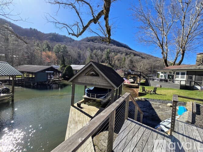 Clayton House: 151 Timpson Cove Rd