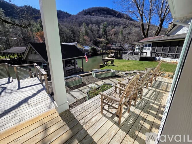 Clayton House: 151 Timpson Cove Rd