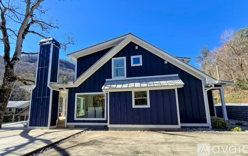 Clayton House: 151 Timpson Cove Rd