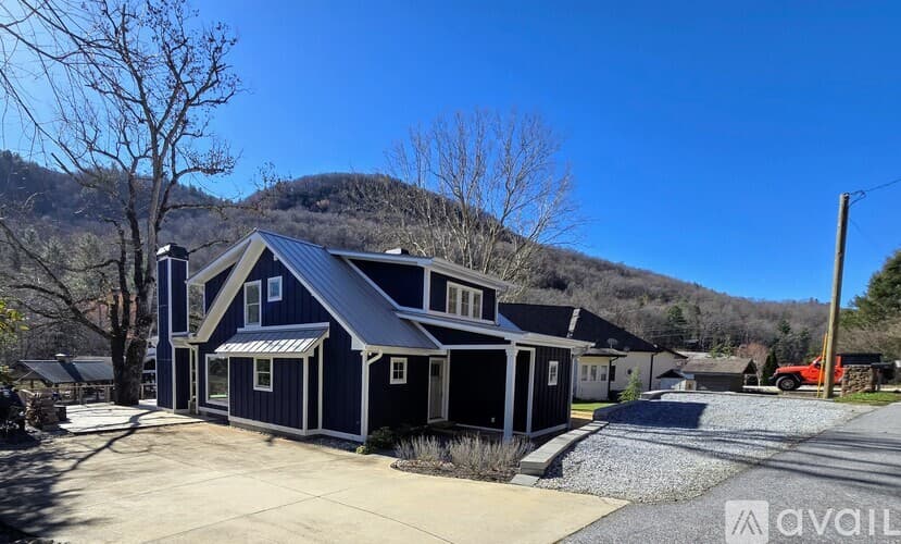 Clayton House: 151 Timpson Cove Rd