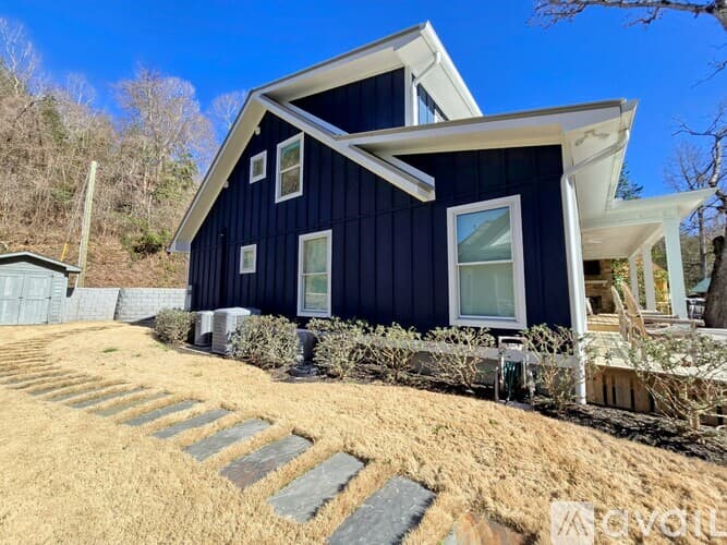 Clayton House: 151 Timpson Cove Rd