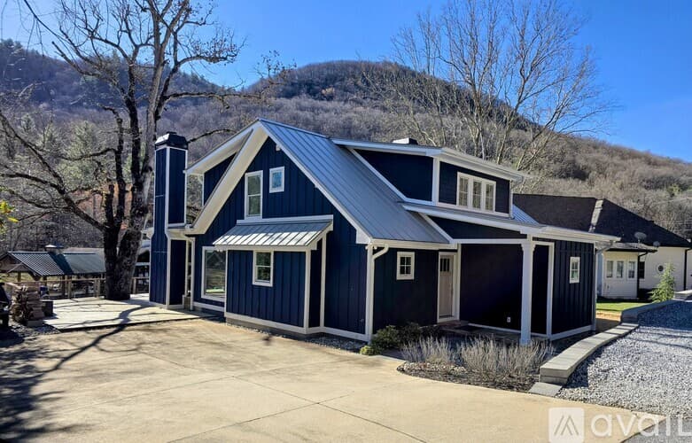 Clayton House: 151 Timpson Cove Rd
