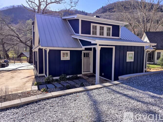 Clayton House: 151 Timpson Cove Rd