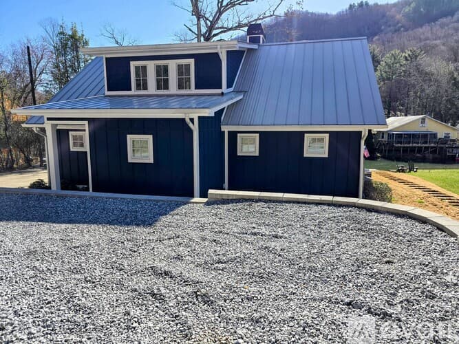 Clayton House: 151 Timpson Cove Rd