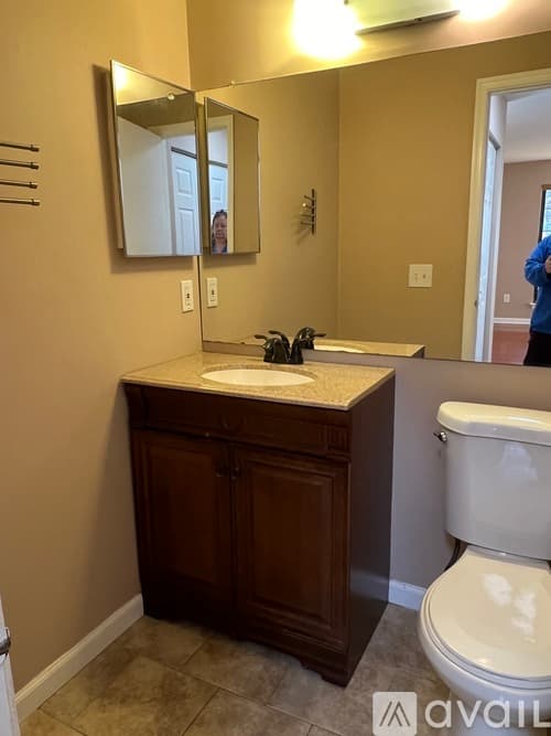 Galloway Apartment: 21 Cheshire Dr