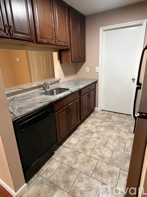 Galloway Apartment: 21 Cheshire Dr