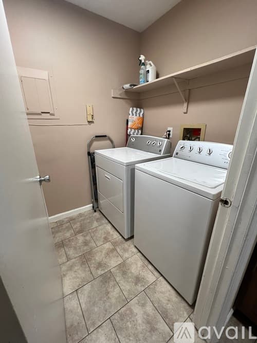 Galloway Apartment: 21 Cheshire Dr