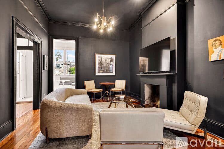 Savannah House: 313 W Bolton St