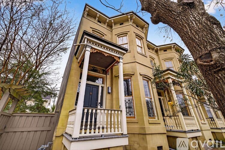 Savannah House: 313 W Bolton St