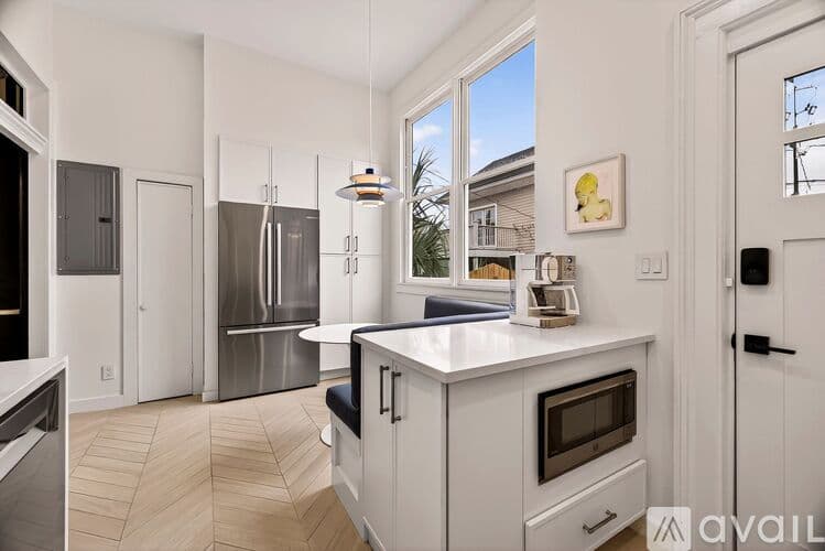 Savannah House: 313 W Bolton St