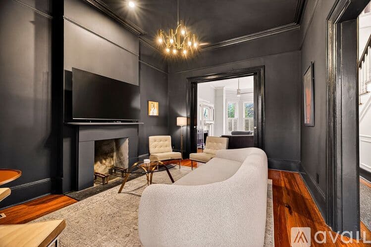 Savannah House: 313 W Bolton St