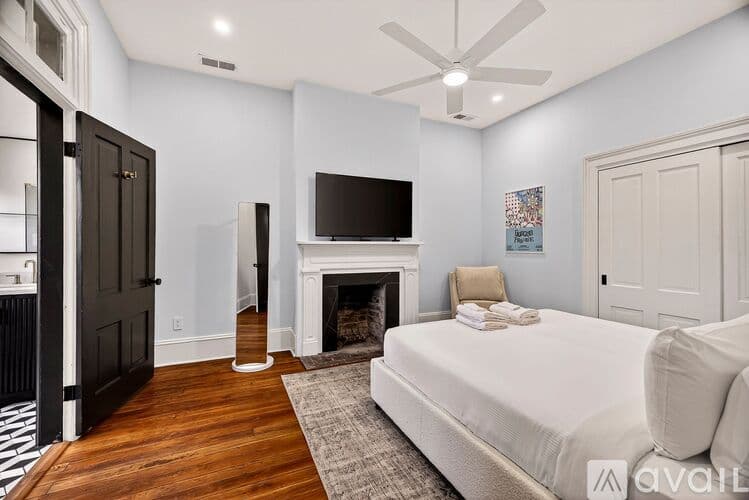 Savannah House: 313 W Bolton St