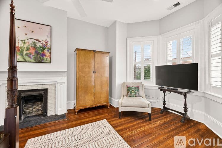 Savannah House: 313 W Bolton St