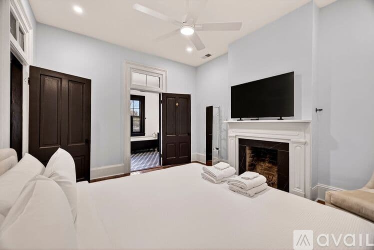 Savannah House: 313 W Bolton St