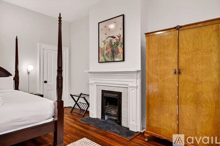 Savannah House: 313 W Bolton St