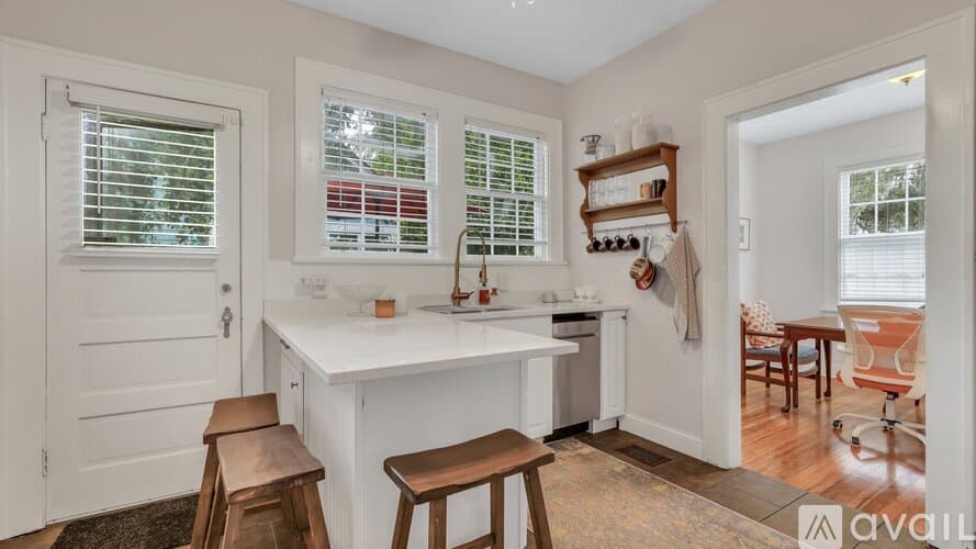 Savannah House: 1219 Washington Ave
