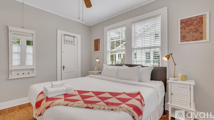 Savannah House: 1219 Washington Ave