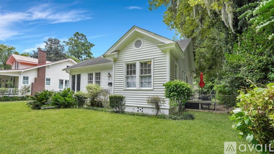 Savannah House: 1219 Washington Ave